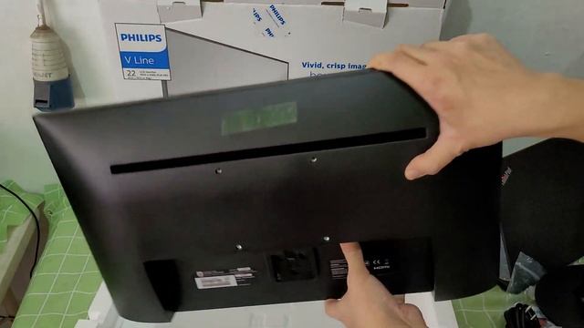 Unboxing & Quick Review Philips LED Monitor 22 inch 221V8s смотреть онлайн