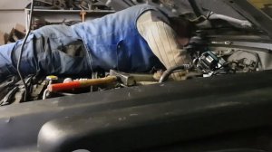 снимаем коробку с Nissan Patrol Y60 Getriebe ausbauen