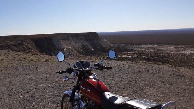 Suzuki GN 250 , en la Patagonia. смотреть онлайн