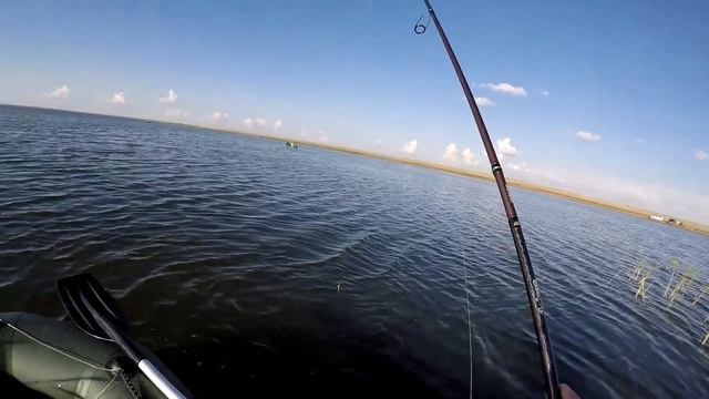 Ловля хищника с лодки | РЫБАЛКА НА СПИННИНГ 2018 смотреть онлайн