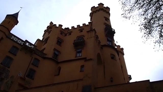 Вблизи. Замок баварского короля Людвига II, Хоэншвангау. Hohenschwangau. Schwangau, Германия смотреть онлайн