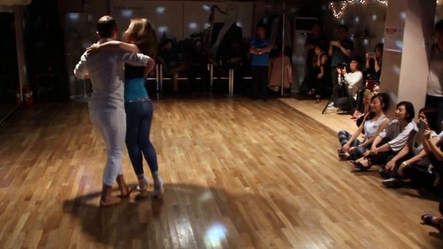 Kristofer Mencák & Yuliya WolFoX Volkova - Kizomba Improvisation, Seoul смотреть онлайн