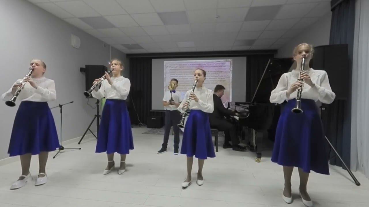 И. Ежек "Старый автомобиль" пьеса для кларнетов, клаксона и свистка смотреть онлайн
