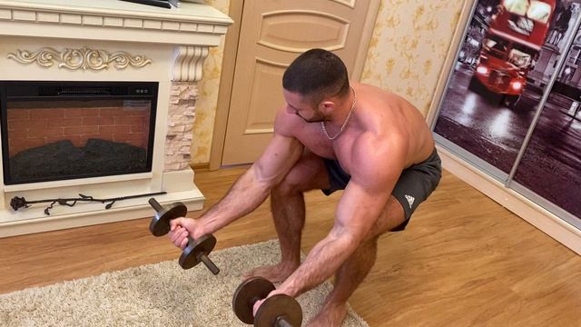Как накачать руки дома гантелями ?
