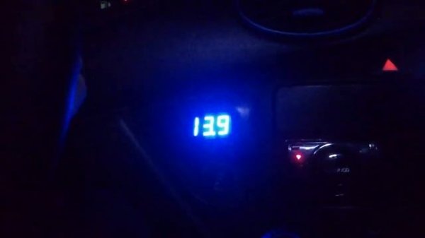 Ford Focus I : Пепельница+Вольтметр (для Drive2.ru)