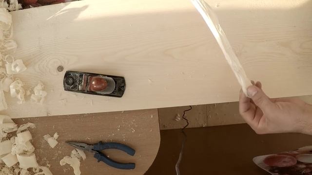 Тонкая стружка с дерева. Проверяю возможно ли это сделать при помощи дешевого рубанка смотреть онлайн