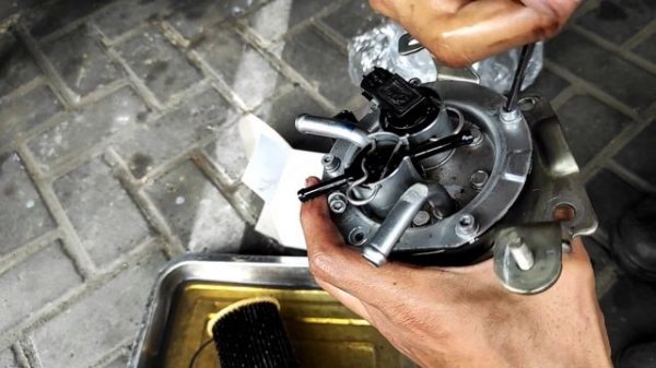 Nissan NP300 D23 Replacement Fuel Filter Navara / Xterra