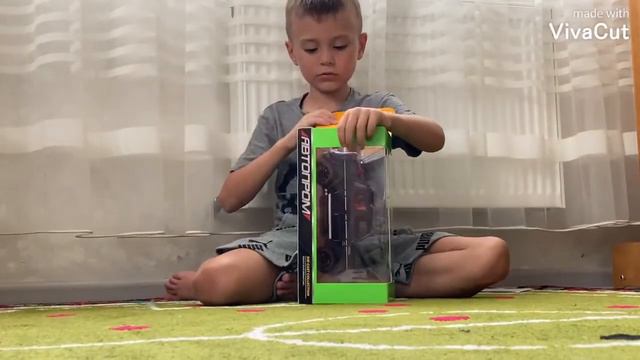 Распаковка Mercedes Benz Gelandewagen в миниатюре смотреть онлайн