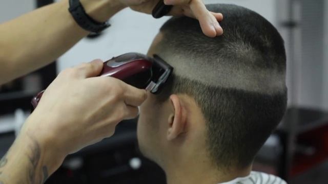 SKIN FADE | СТРИЖКА МАШИНКОЙ С ВЫСОКИМ ПЕРЕХОДОМ смотреть онлайн