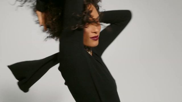 Cindy Bruna in Sabbia Collection смотреть онлайн