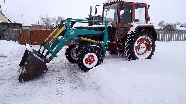 МТЗ 82. чистка снега в новом году смотреть онлайн