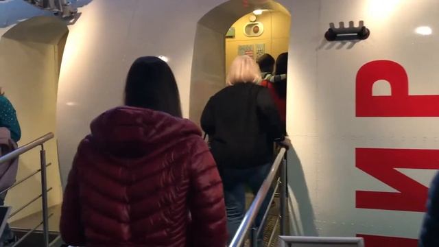 Поездка в Москву: Красная площадь, Музей космонавтики, ЧМ 2018, Ночной город | Свой в Китае №31 смотреть онлайн