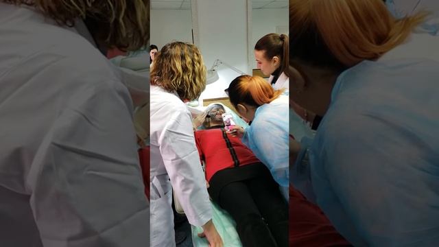 Лазерный карбоновый пилинг лица лазером Gelios MedLaser смотреть онлайн