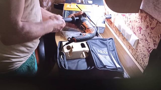 Распаковка — Профессиональная дрель AEG Powertools BE 750 R