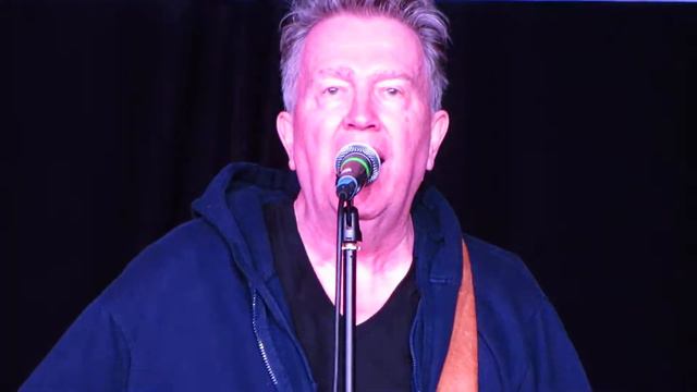 Listen to the radio - Tom Robinson смотреть онлайн