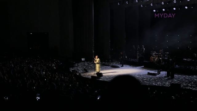 Robbie Williams Like Never Before. Tashkent - Uzbekistan. Amazing LIVE. Feel. Angels. Love My Life.