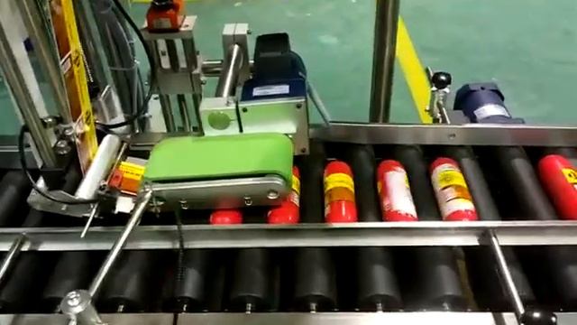 Видео работы этикетировщика, линии нанесения этикетки на колбасную продукцию смотреть онлайн