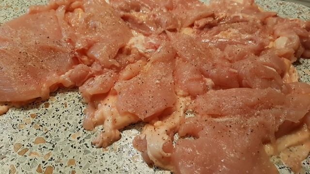 Очень сочный рулет из курицы.Курица без костей. смотреть онлайн