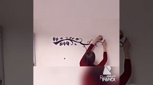 Видео-инструкция нанесения виниловой наклейки на стену.