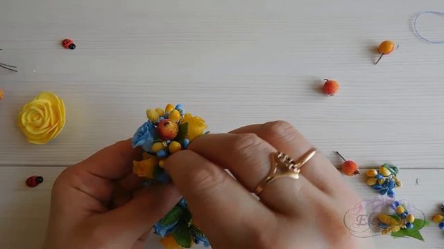 Яркая заколка из готовых цветов за пару минут смотреть онлайн