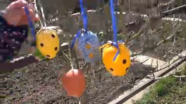 ПРАНК Яйца НА ДЕРЕВЕ ЭТО КАК Пасхальное дерево Pranks Kid's Video Eggs ON THEE смотреть онлайн