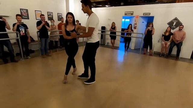 Emily and Augusto - Kizomba Improv | Djodje - Uma Chance feat. Ricky Boy & Loony Johnson смотреть онлайн