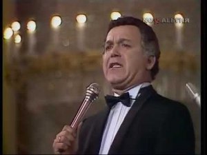 Иосиф Кобзон - Поклонимся великим тем годам (А.Пахмутова - М.Львов)