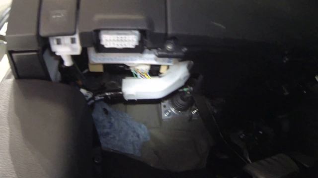 Toyota Auris Mk2 OBD2 Diagnostic Port Location смотреть онлайн