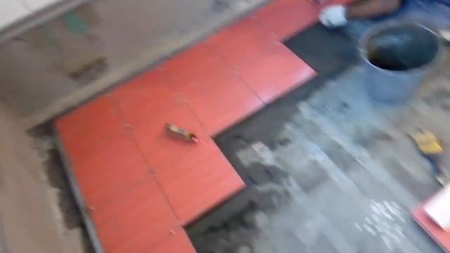 Как укладывать напольную плитку ! Немного о процессе. смотреть онлайн