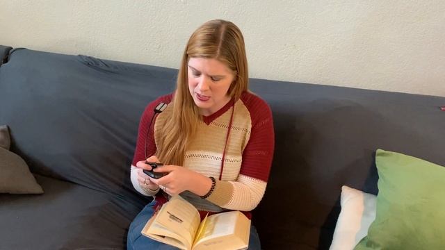 Vekkia led rechargeable book light review and demo by Sara смотреть онлайн