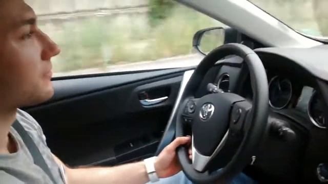 Test Drive Toyota Auris 2014