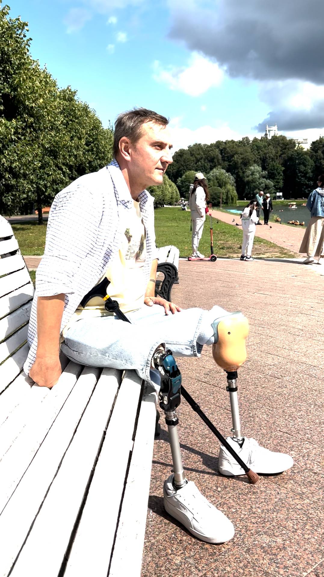 На протезах ног летом в Царицыно смотреть онлайн