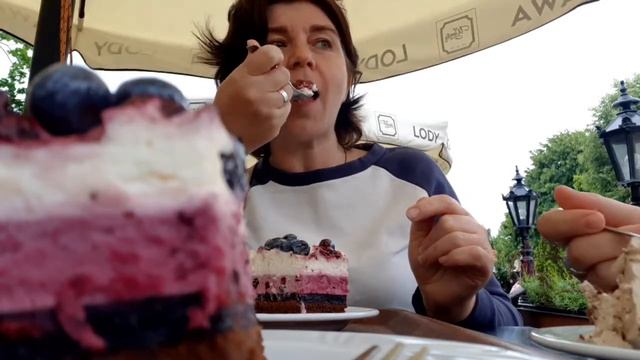 Автомат не берет деньги Обьедаемся тортами vlog смотреть онлайн