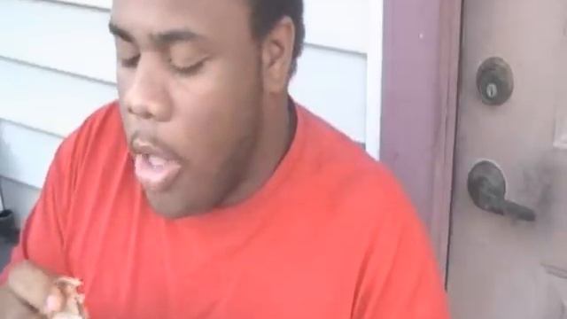 Black Man teaches: How to eat chicken @dcigs смотреть онлайн