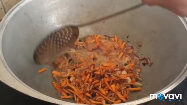 Плов в казане на костре