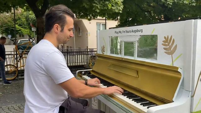 Play Me, I’m Yours Augsburg 2020 | Ludovico Einaudi - I Giorni смотреть онлайн