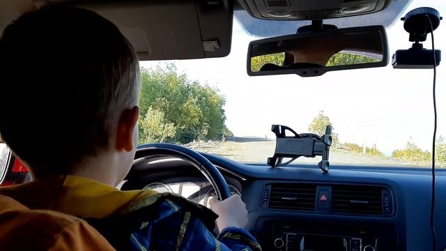Артём первый раз пробует управление автомобилем смотреть онлайн
