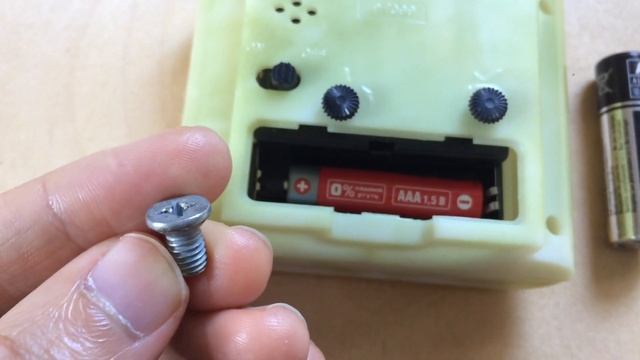 Использование мизинчиковой батарейки AAA вместо пальчиковой AA смотреть онлайн