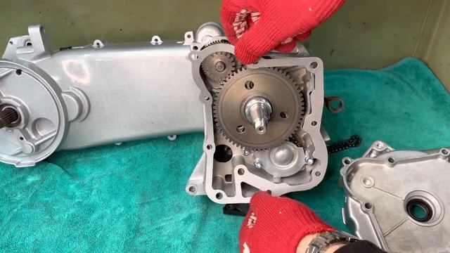 Самый красивый двигатель в мире! Сборка двигателя 157 QMJ. смотреть онлайн