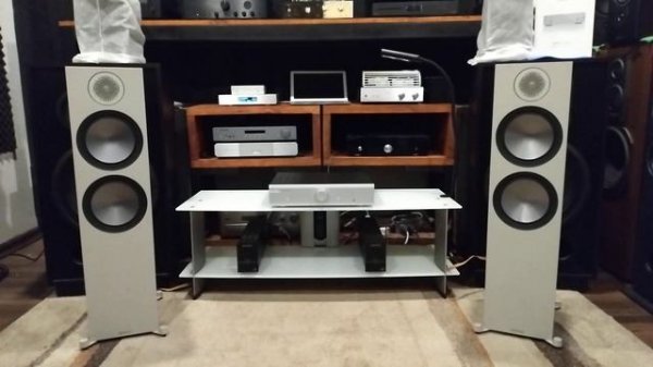AMPLIFICADOR MUSICAL FIDELITY M3si, COLUMNAS MONITOR AUDIO BRONZE 500,