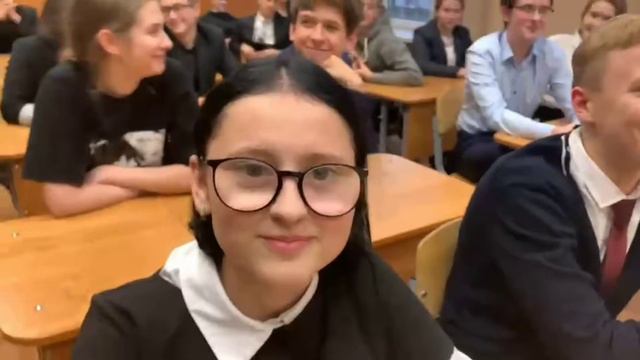 Поздравление с Днём матери от 9-В класса. смотреть онлайн