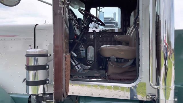 Jim Doel’s 1982 Peterbilt Truck Tour смотреть онлайн