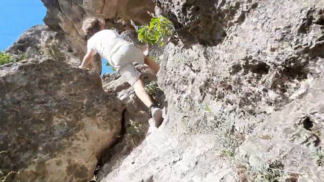 Путишествие по Крыму|Бахчисарай|Свято-Успенский Монастырь|Пещерный город Чуфут-Кале смотреть онлайн