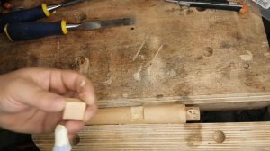 Ремонт ножки венского стула после извлечения застрявшего шурупа