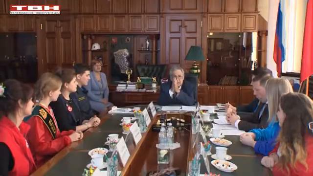 Аман Тулеев встретился с волонтерами смотреть онлайн