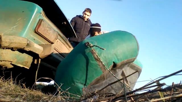 Надуваем лодку с помощью выхлопа смотреть онлайн