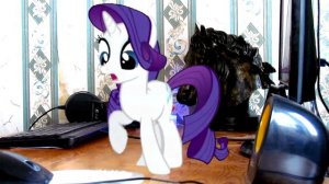 СМОТРЕЛА МАЙ ЛИТЛ ПОНИ И РЕШИЛА ВЫТЯНУТЬ РАРИТИ ИЗ МОНИТОРА 💙 RARITY FUNN 💙 PONY IN REAL LIFE 💙