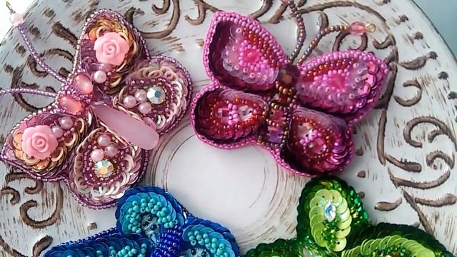 Стайка бабочек вышитых бисером. смотреть онлайн