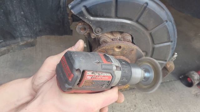 2013-2017 Jetta. Замена передних тормозных дисков и колодок.