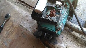 Насосная станция не дает давление, крутит не туда